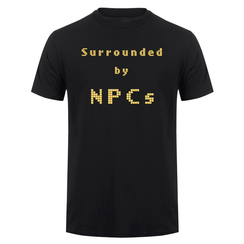 Retro Gaming Meme - ตลกขบขัน ถูกล้อมรอบโดย NPC เสื้อยืดผู้ชาย เกมเมอร์ มีม