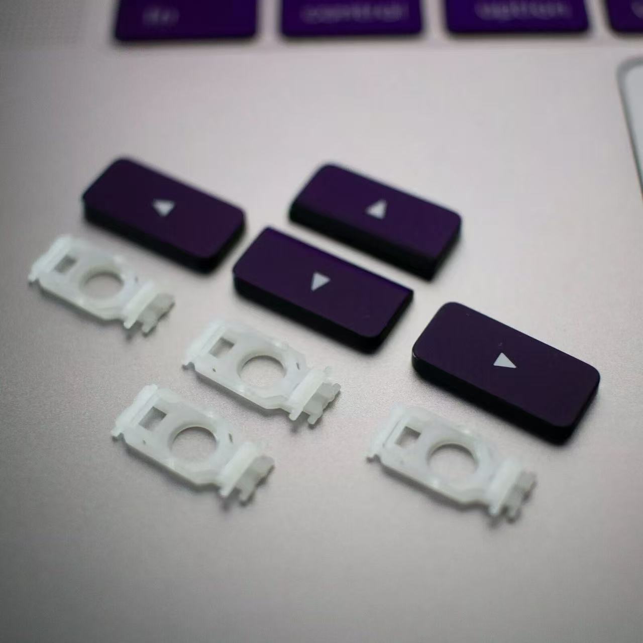 Retro Gaming Mac - เปลี่ยนซ้ายขวาขึ้นลง Arrow Keycap บานพับกุญแจสําหรับ MacBook Pro